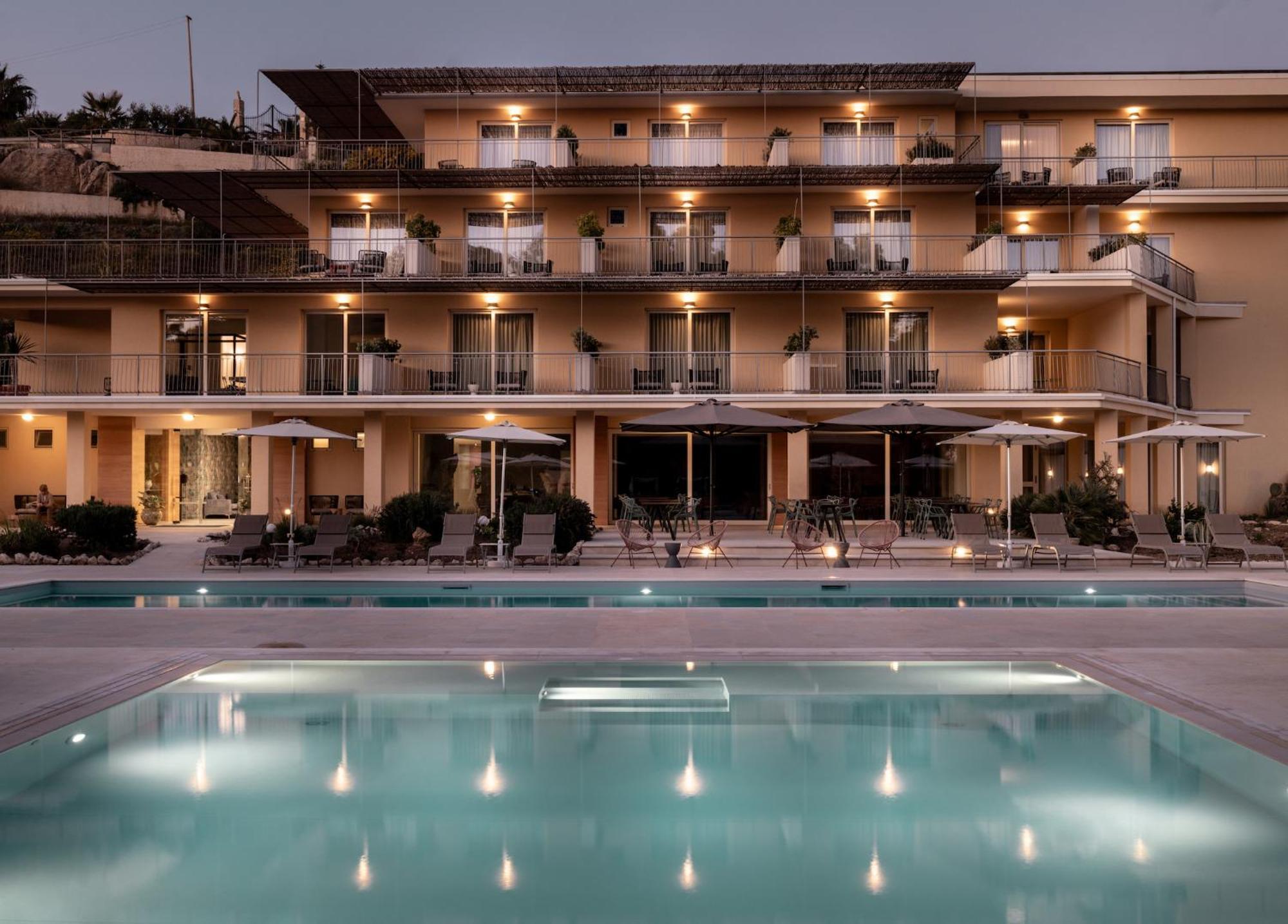 Luna Minoica Suites And Apartments 蒙塔莱格罗 外观 照片